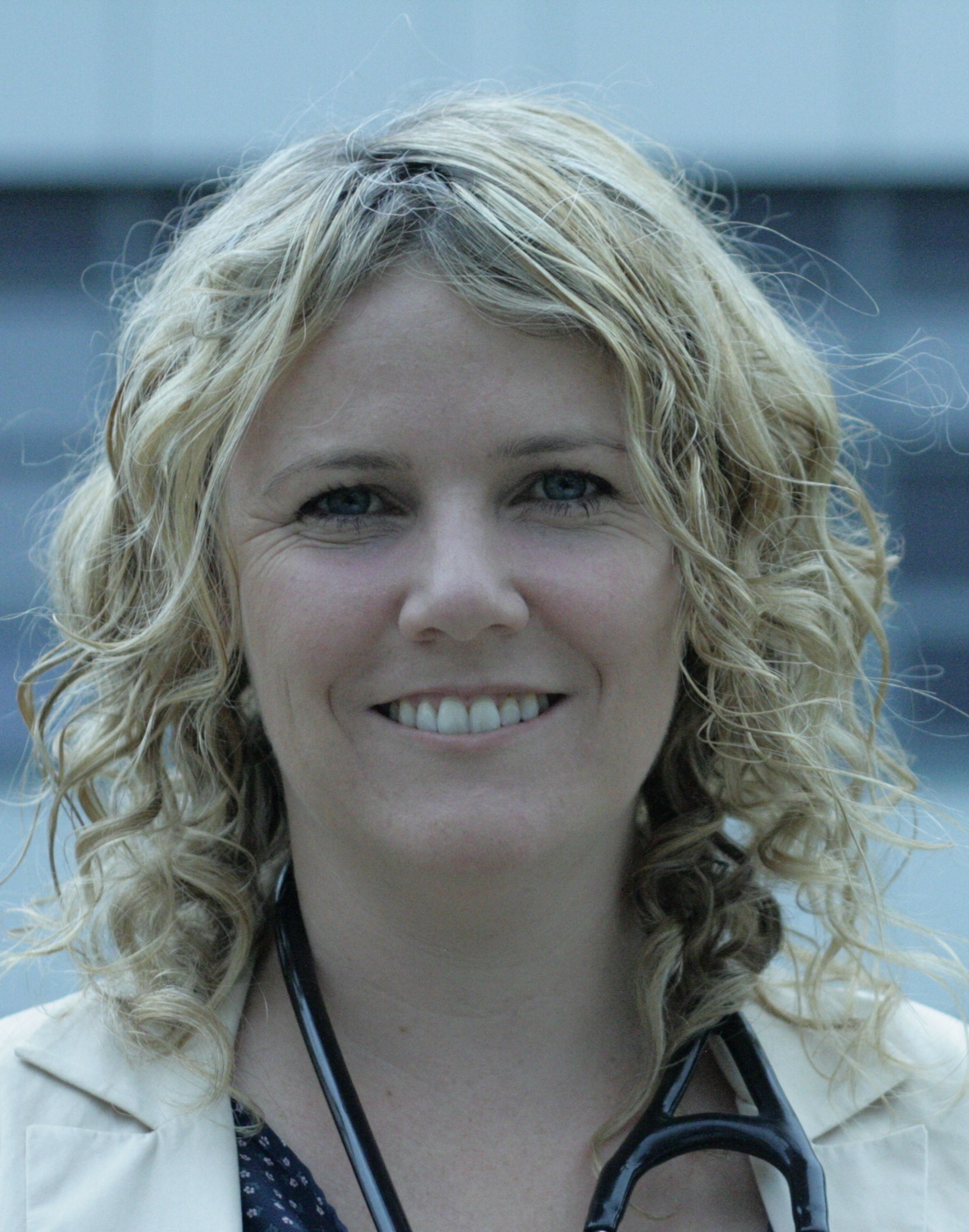 Portrait photo of Linda Sheahan