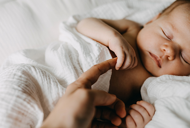 Baby holding mothers finger, Sutherland Shire and St George Area parents