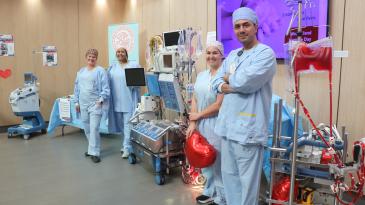 Perfusion team with heart/lung machine